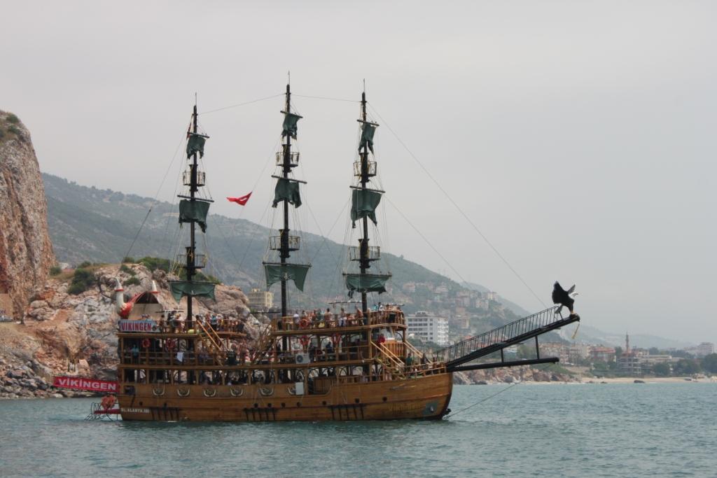 Викинг пиратский корабль