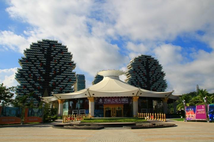 Фото храма на острове